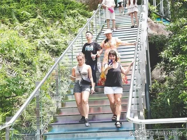 入境游强势增长、暑期游不断升温!2025年上半年海南旅游热力全开