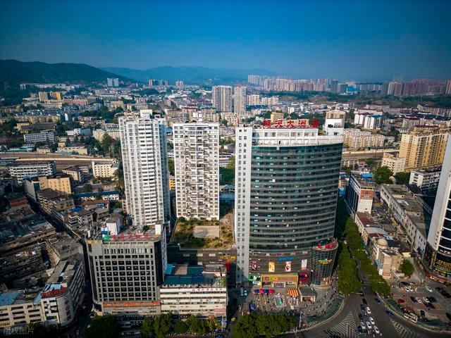 华中面积最大地级市，比5个湘潭3个武汉还大，居然不是长沙、洛阳