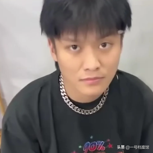 被封一年后，小杨哥老婆“露头”探风口，医美痕迹和目的都很明显