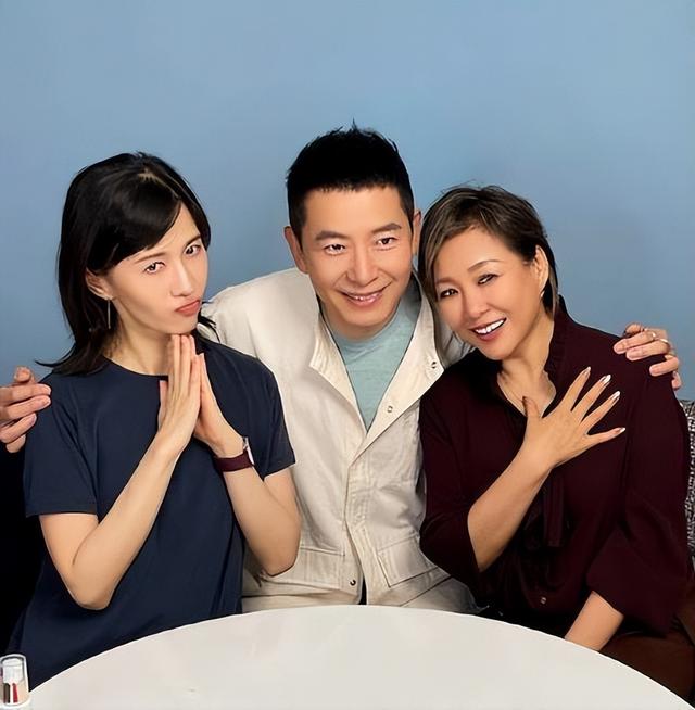 李静嫁人伴郎是戴军，陪李静走过16载	，红颜知己为何成不了恋人