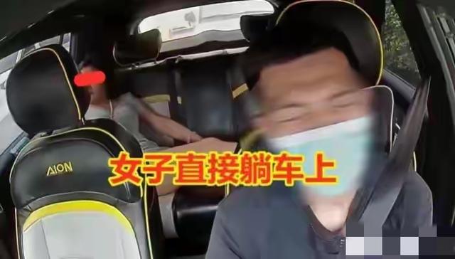 女乘客甩100小费，脱鞋问网约车司机 “脚有味吗”？司机操作绝了