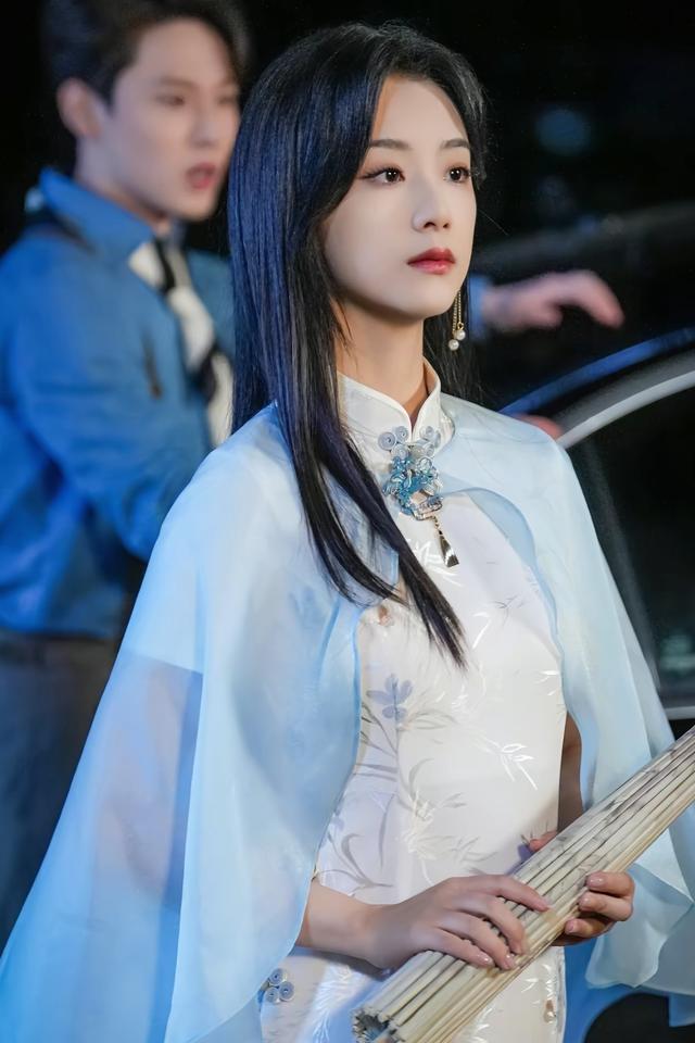 同样都是短剧头部女演员，当李柯以撞衫王小亿，差距一目了然！