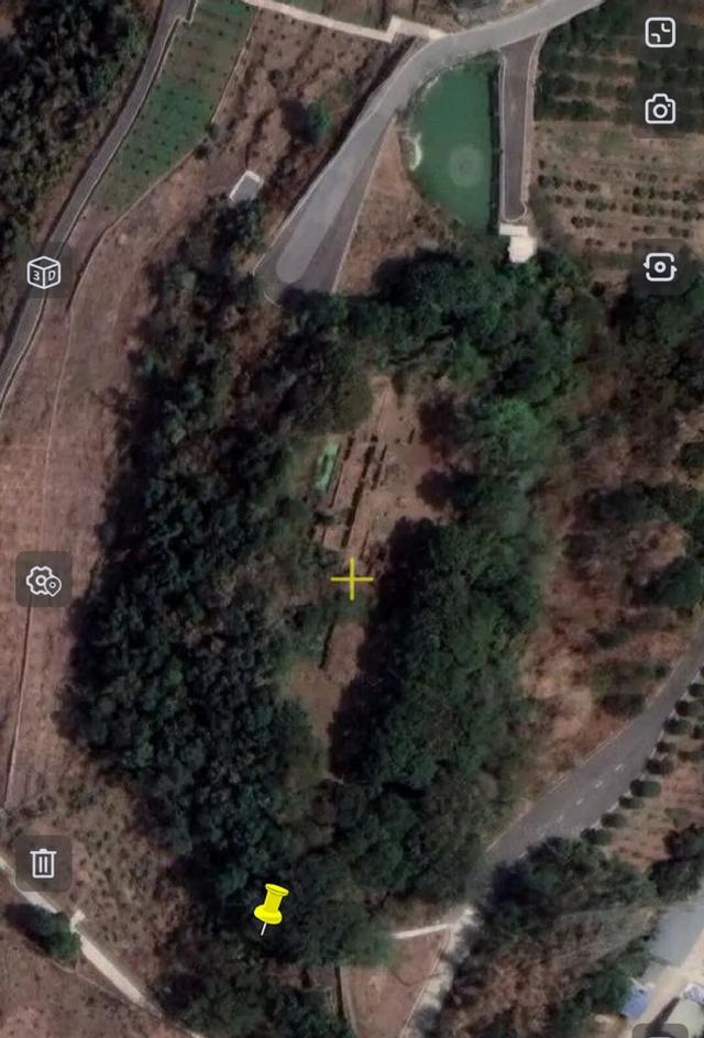 重庆北碚闹市竟藏有一座古寨，设有瓮城，被网友称为"重庆吴哥窟"