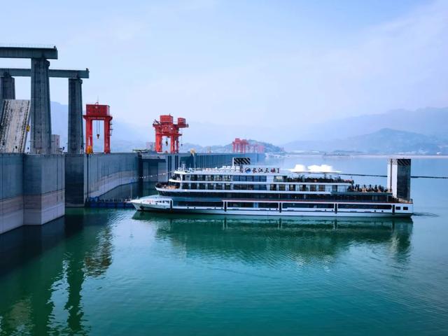 长江上的“超级电梯”：200万人次的高峡升降之旅