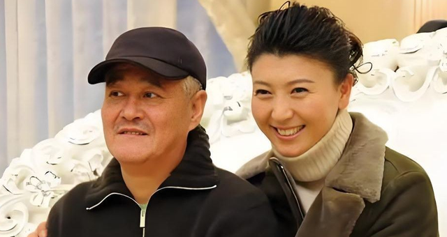 闫学晶道歉不到24小时，担心的一幕还是发生了，舆论反扑更加猛烈