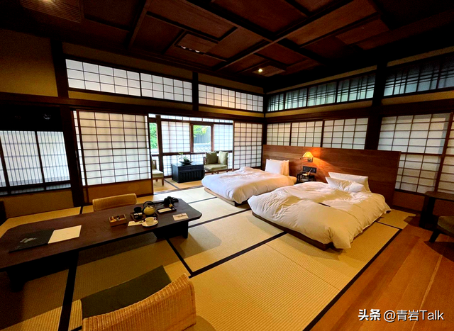 风暴眼，退休老人的第一次日本游，就这样被高市早苗整黄了