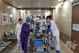 杭州34岁程序员打羽毛球时突发心脏骤停图片