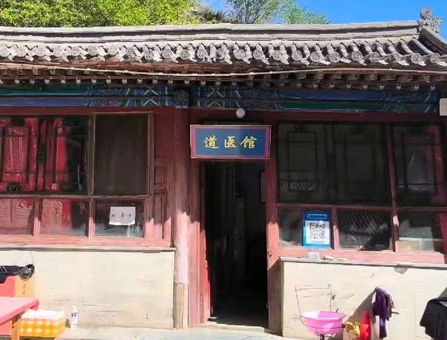 到河北张家口登鸡鸣山