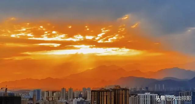 昨晚，乌鲁木齐晚霞满天