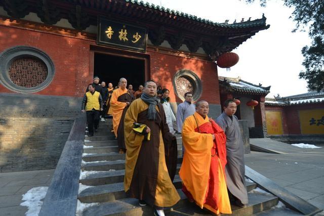不查不知道一查吓一跳，掌控少林寺38年的释永信，私下到底有多壕