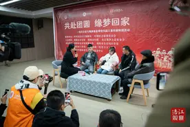 半岁被亲戚拐卖，失散34年，找到家时父母已离世图片