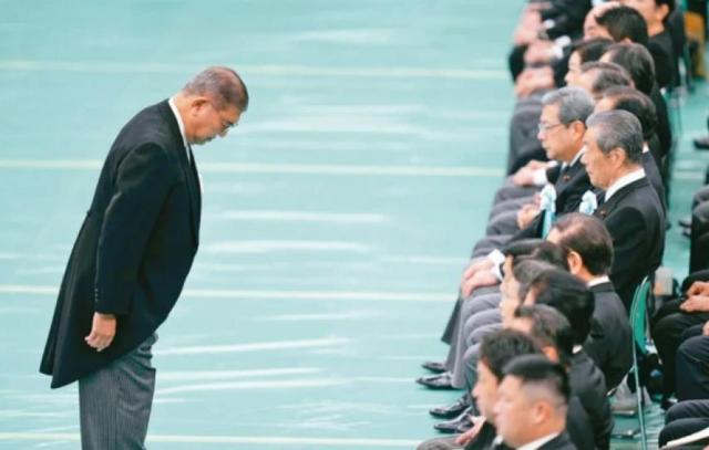 中方确认取消访日行程，石破茂心知肚明！中国外长当众警告不要自取其辱，日方罕见提到一个词