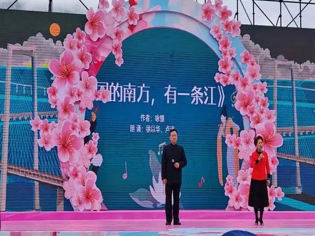 退役女兵林芝徒步，重温第二故乡情。藏汉同台演出，温情脉脉…