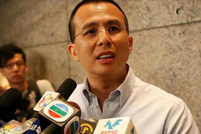 2909亿身价有何用？97岁的李嘉诚徐徐老矣，两个60岁儿子已成心病