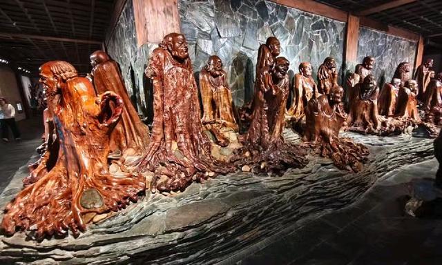 参观根宫佛国博物馆