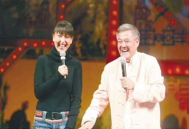 闫学晶事件升级！官媒批评毫不留情，赵家班多人受牵连	，麻烦大了