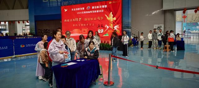 省科技馆“科技点亮华诞 创新赋能强国”主题活动掀起“双节”科普热潮