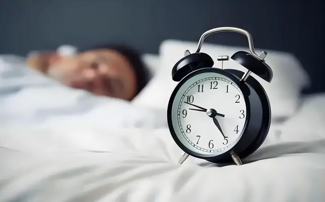 晚上十点睡觉错了？医生提醒：中老年人睡觉要尽量做到这5点