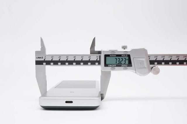 高达1999元售价是怎样的用料做过水准？中兴U60 Pro 5G随身WiFi拆解