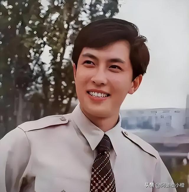 2025年内娱最大的笑话，就是唐国强都一把年纪了，还要四处奔波