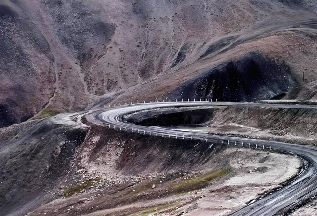 终于让印度怕了！中国斥资千亿，在5400米海拔建成一座现代化小城