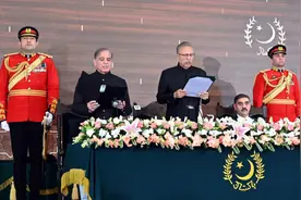 歼10一战成名，引美国惊叹，巴铁除了感谢中国，还提到一个好兄弟图片