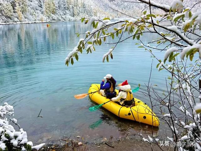 甲依拉措 :一场白雪与彩林的盛宴