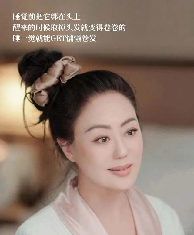 看了62岁的章小蕙，我悟了：衣不松、发要卷，珠圆玉润才贵气