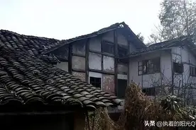 甘肃大爷修祖屋挖出银子，专家让上交，大爷一句话让专家哑口无言图片