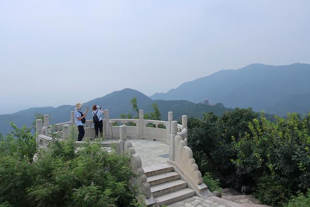 “青山依旧在，几度夕阳红”的北京香山