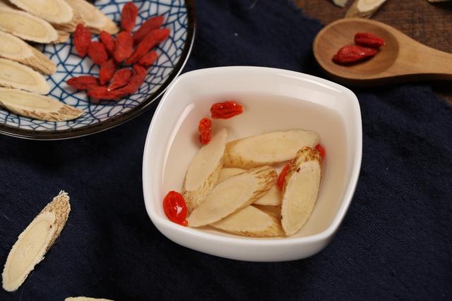 河南一对夫妻，每天喝黄芪泡水，后来怎样了？或值得借鉴