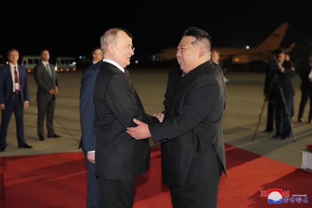 不顾中方，乌克兰连罚8家中企，转头却发现：中国2邻国出兵援俄