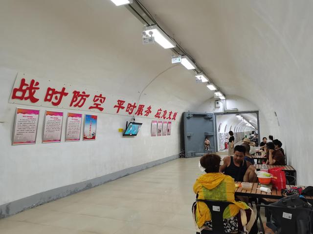 外面40℃这里25℃ 西安防空洞成夏日纳凉好去处