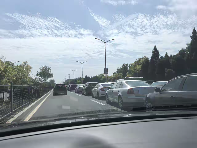 太原榆次跨城驾车肠梗阻，开学叠加中元节出行，几公里耗时3小时
