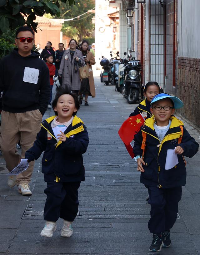 寻迹古城文脉 定格亲子时光