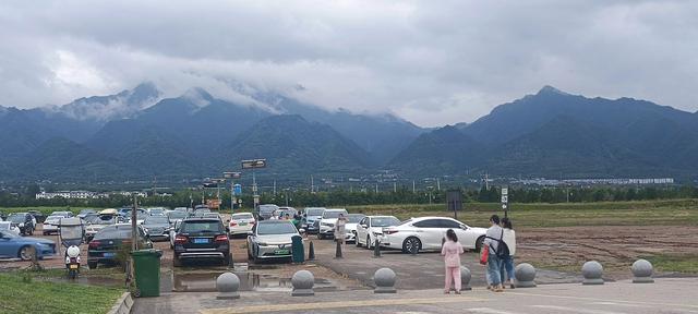 唐村草原望秦岭