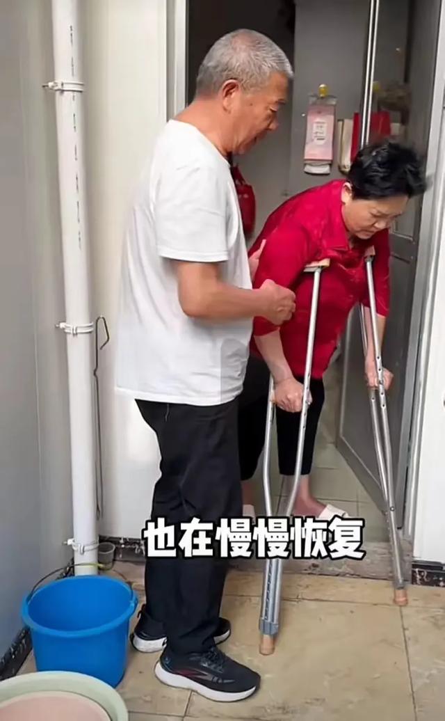 天赐父亲庆祝75岁生日，三个子女都不在身边，已经从广西搬回山东