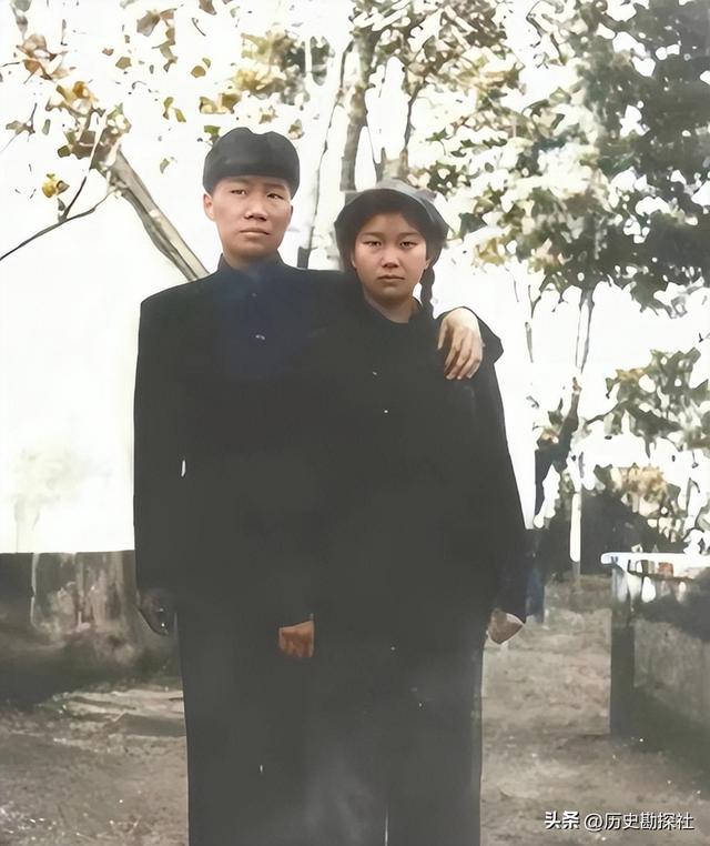 1962年，刘思齐和杨茂之新婚后，去看望毛主席，留下的珍贵合影