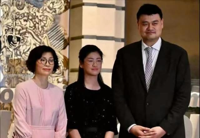 姚明和女儿现身苏州老家，不得不说姚明女儿没选择打篮球有些可惜