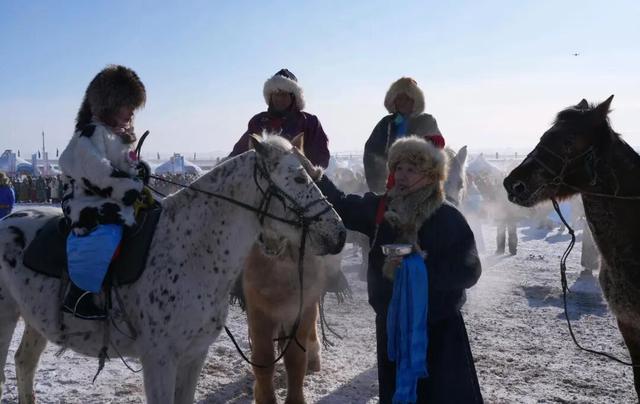 冰雪涮肉、篝火派对等人气旺！锡市冬季那达慕暨蒙古马超级联赛开幕！