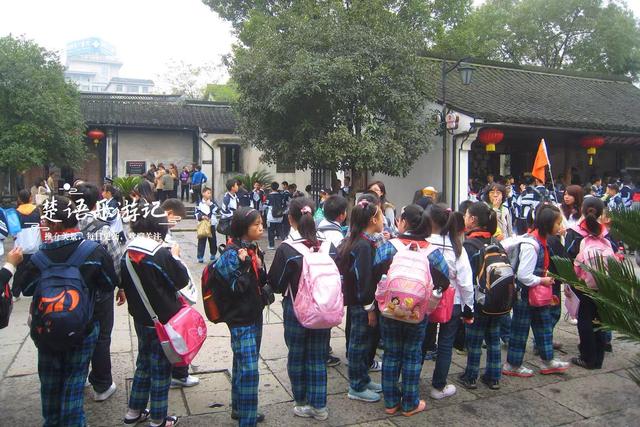 绍兴鲁迅点烟的版画居然被吐槽？有点矫枉过正，但周边的景色真美