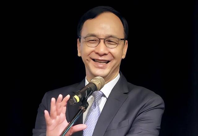 登机赴京前，郑丽文公布人事名单，朱立伦回应特殊，不准打破惯例