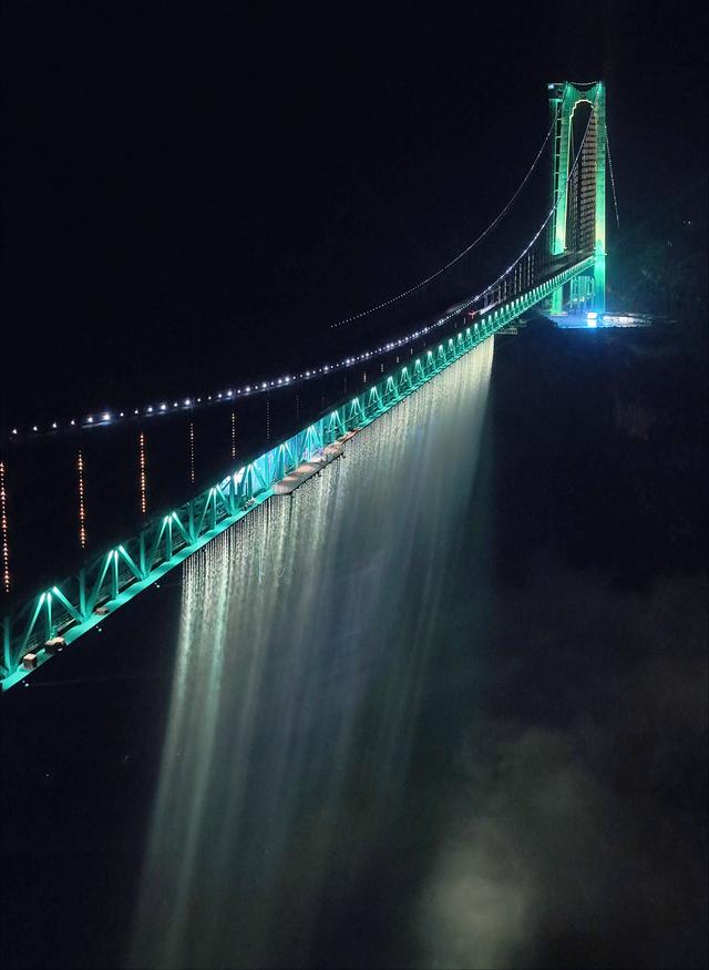 地球裂缝上的奇迹：花江峡谷大桥，横竖都是第一的工程传奇