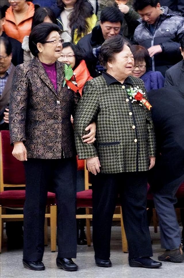 “坚持计划生育一百年不动摇”的彭佩云逝世，她父亲的人生更传奇