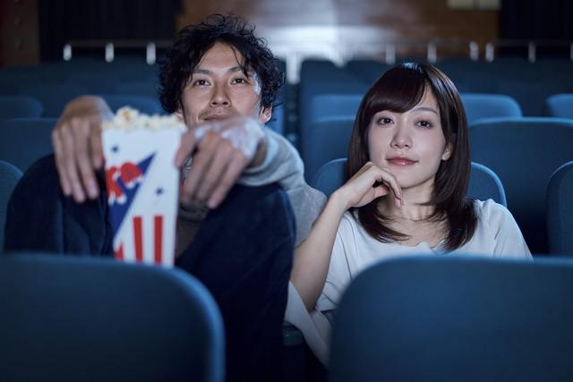 约会别只懂吃饭看电影！这 5 个技巧，让她主动倒追你