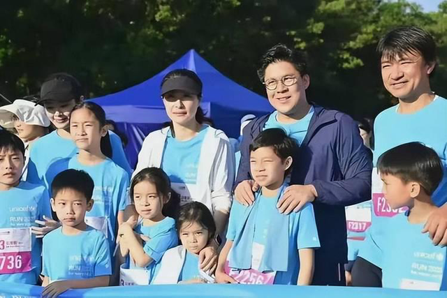 央视对郭晶晶的称呼变了，三字之差释放强烈信号，霍震霆全说对了