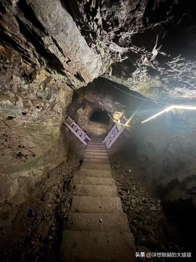 莱芜苗山镇铜山村里的汉代铜矿洞