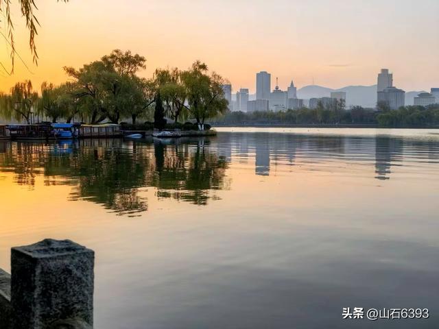 新华社原军事记者陶俊峰泉城美拍：《初冬大明湖晨曦美景》