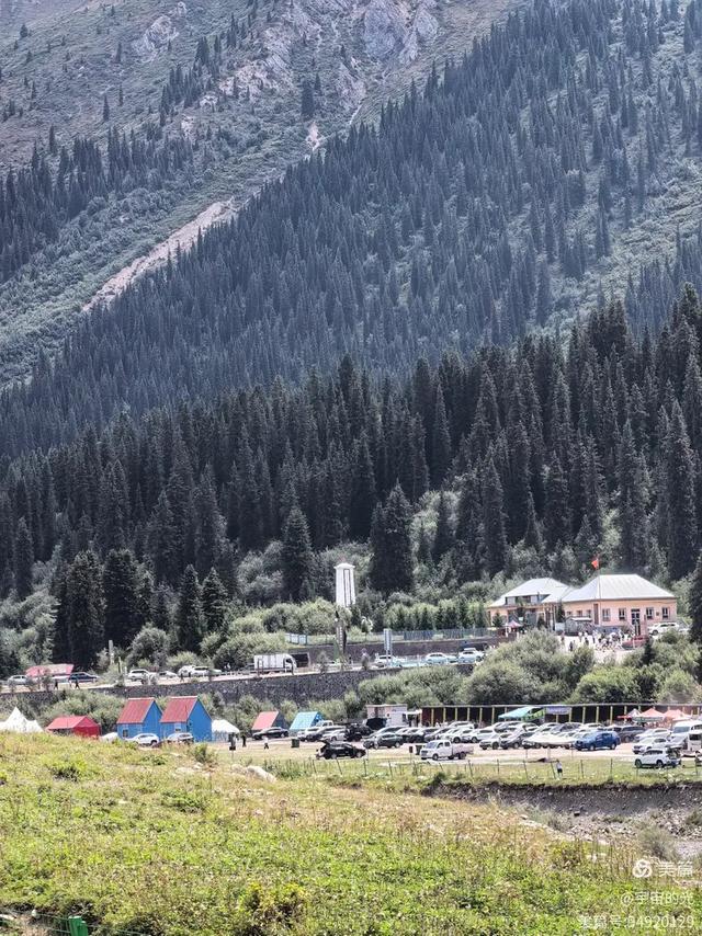跨越天山的壮美风光