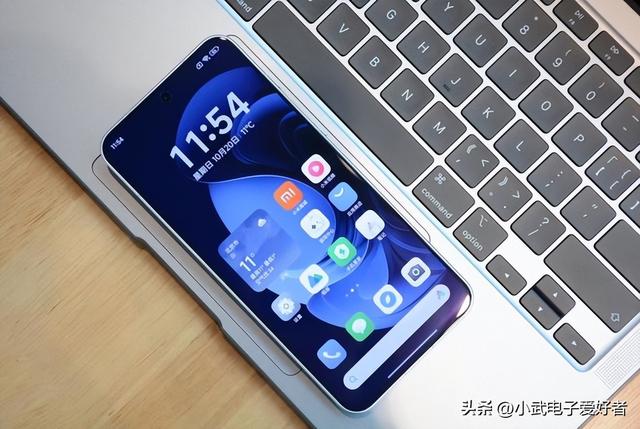 iPhone 17 慌了？小米 16 曝光：1mm 黑边 7000mAh 电池，价格仅苹果七成